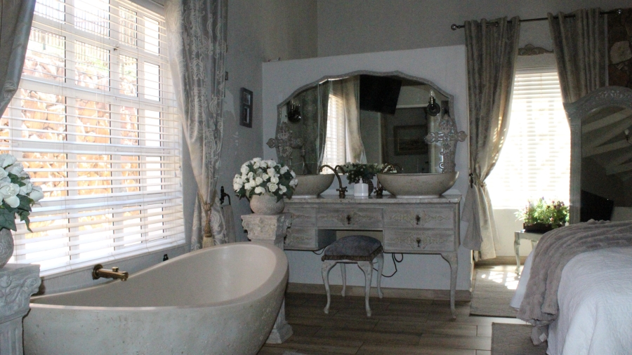 5 Bedroom Property for Sale in Parys Free State